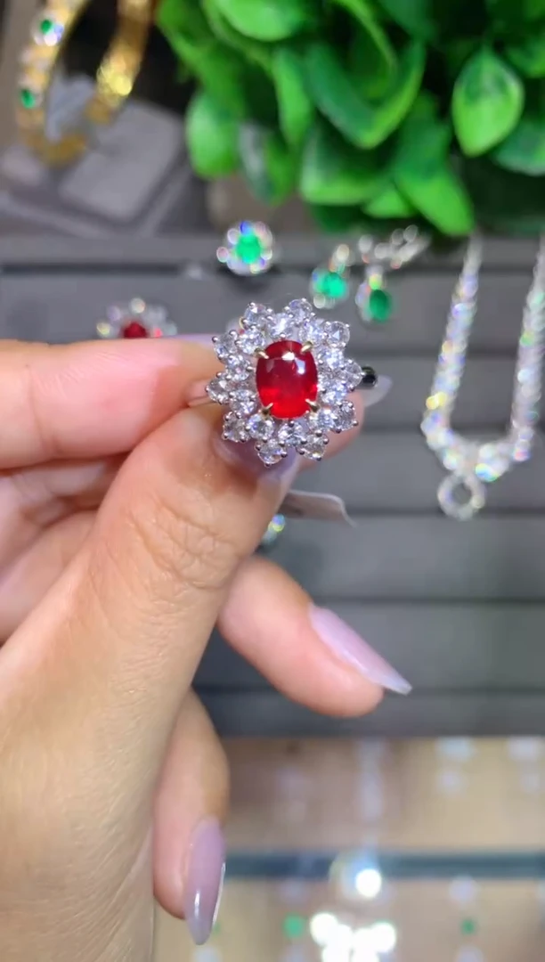 红宝石戒指18K金镶嵌1.44CT