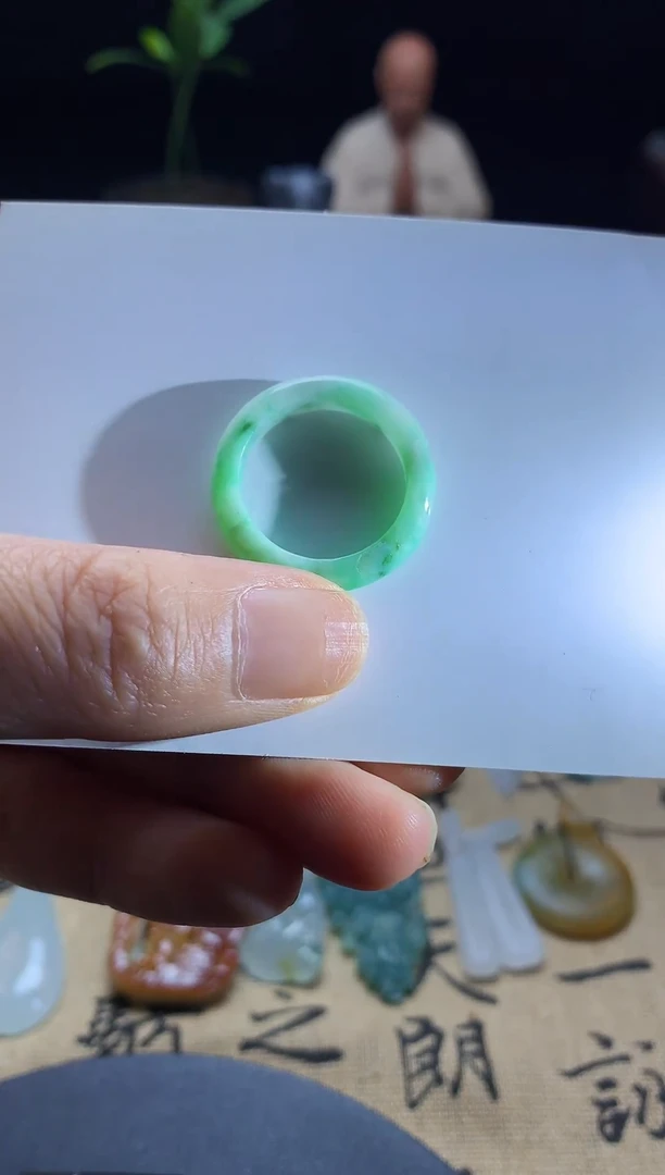 颈饰未镶嵌翡翠戒圈
