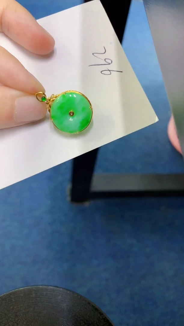 翡翠18K金镶嵌颈饰000000000