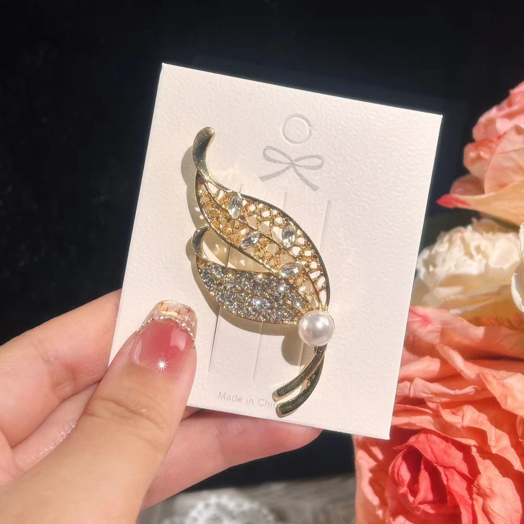 合金仿珍珠胸针 002金色叶子闪钻珍珠胸针时尚轻奢百搭重工精致