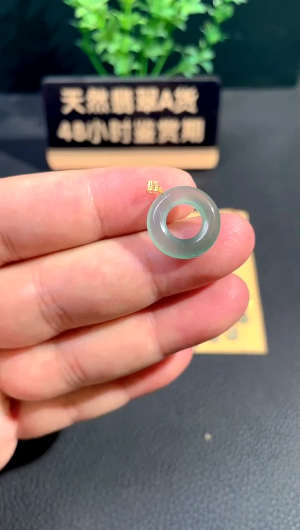 颈饰18K金镶嵌翡翠翡翠