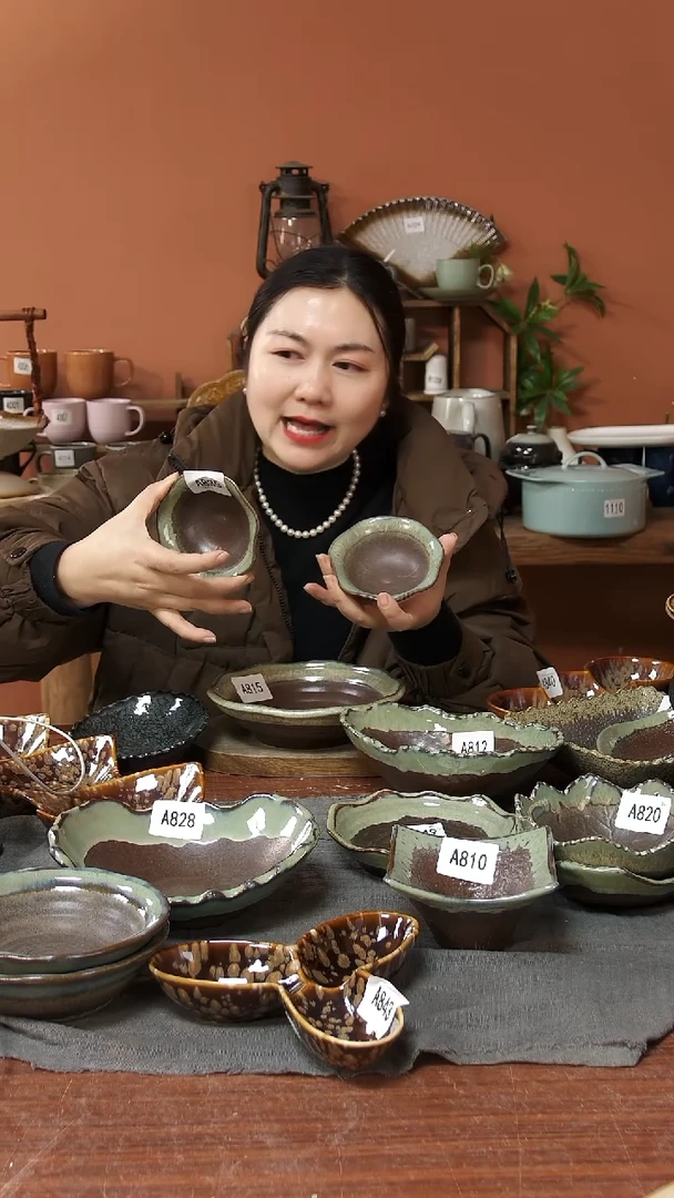陶瓷A835 两只荷叶异形小碗微瑕