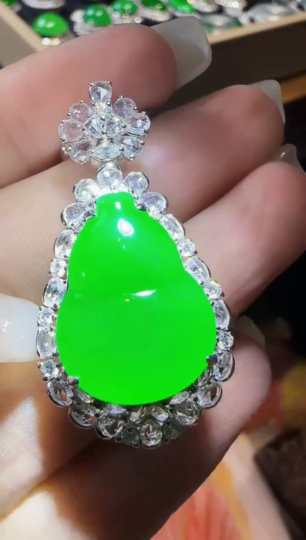 翡翠18K金镶嵌吊坠(不含链)葫芦