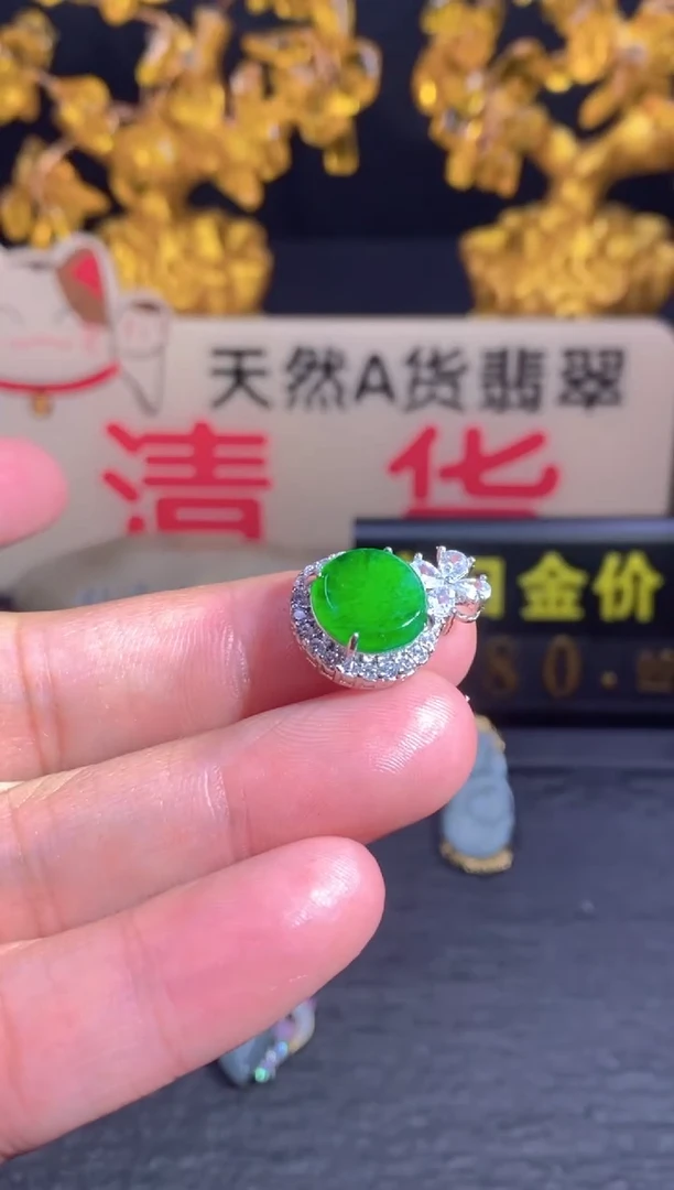 翡翠未镶嵌颈饰