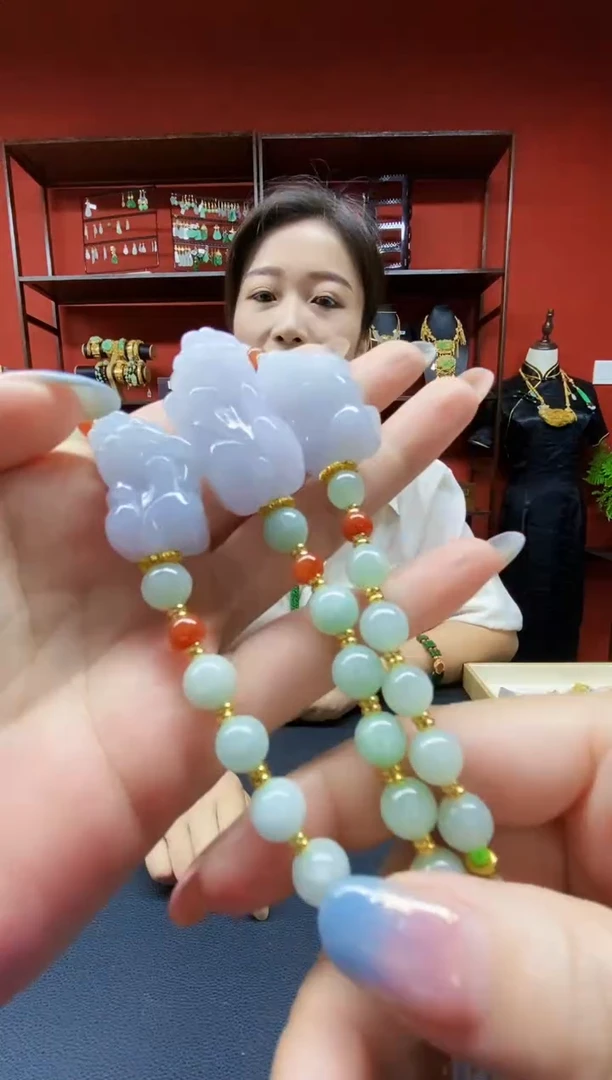颈饰未镶嵌翡翠手串多样发其一
