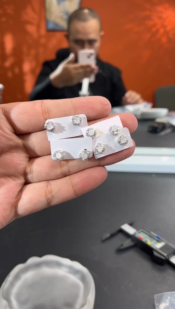 未镶嵌翡翠耳饰边城刀客/603649/多样性发一