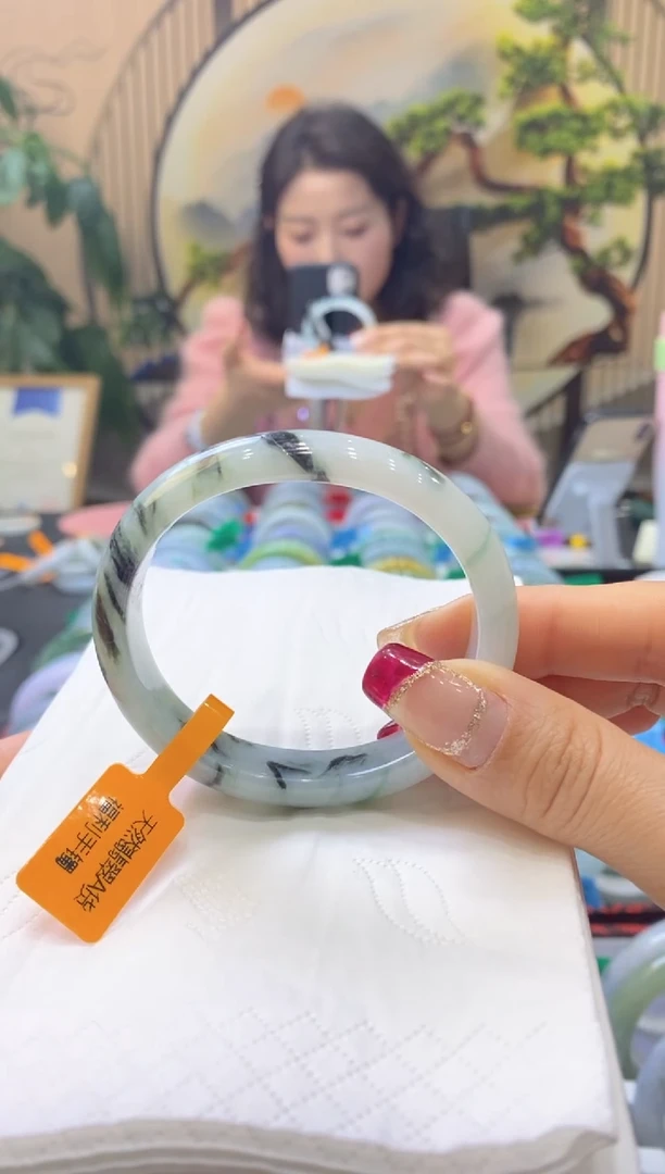 【闪购商品】翡翠手镯未镶嵌99905747