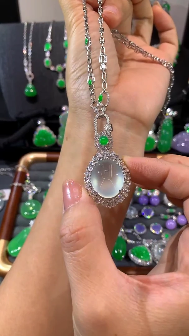 项链18K金镶嵌翡翠套链