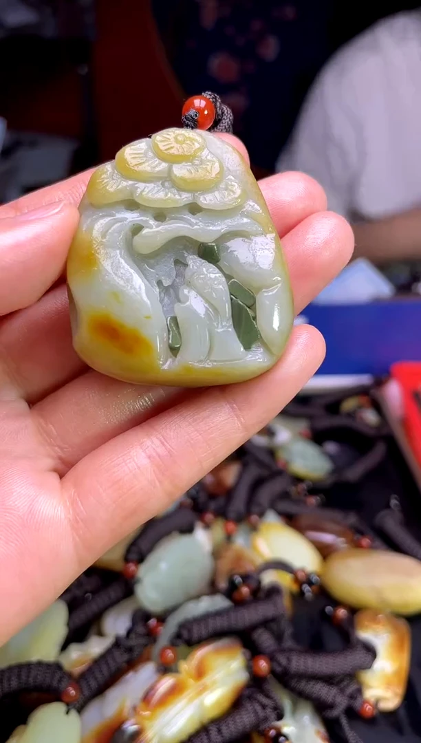 和田玉未镶嵌颈饰1
