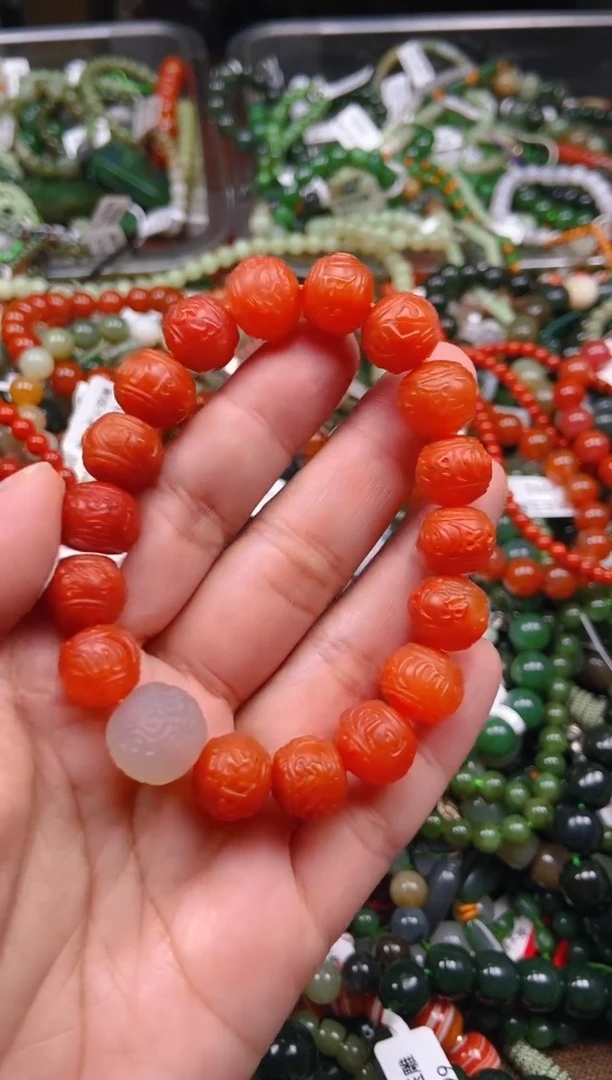 南红玛瑙未镶嵌颈饰1