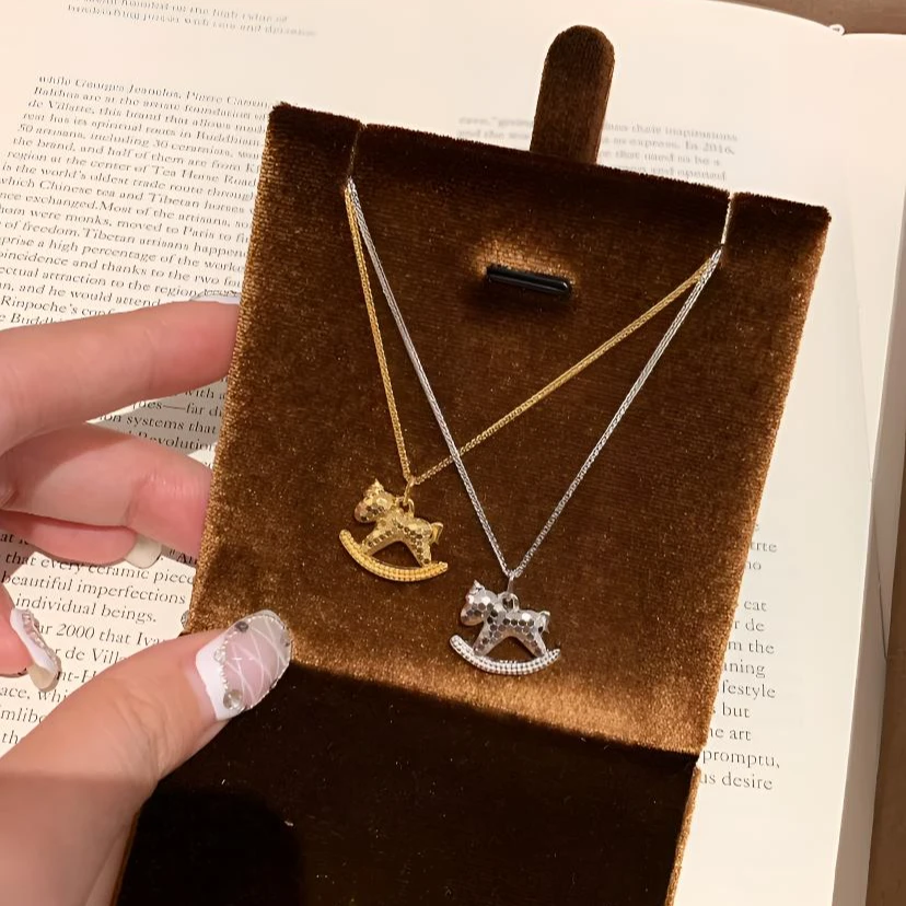 坠链均925银 马年大吉s925纯银轻奢碎碎冰细闪摇摇马吊坠锁骨项链