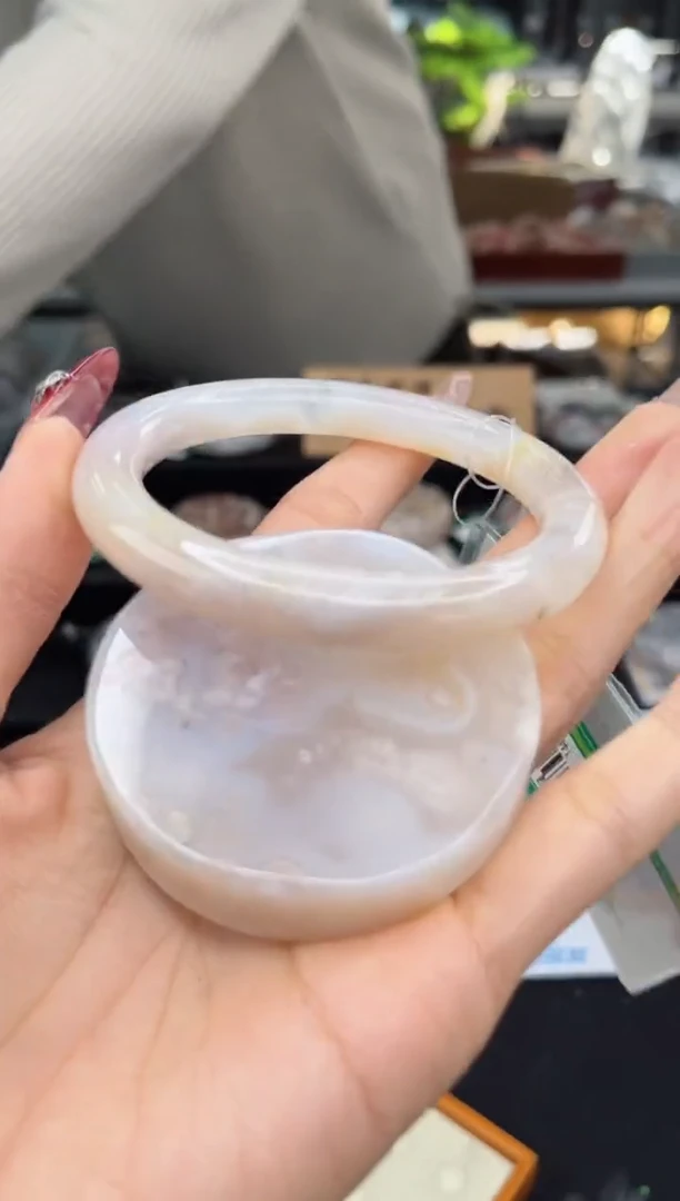 【闪购商品】石英质玉手镯未镶嵌59圈口（不退不换）1441876