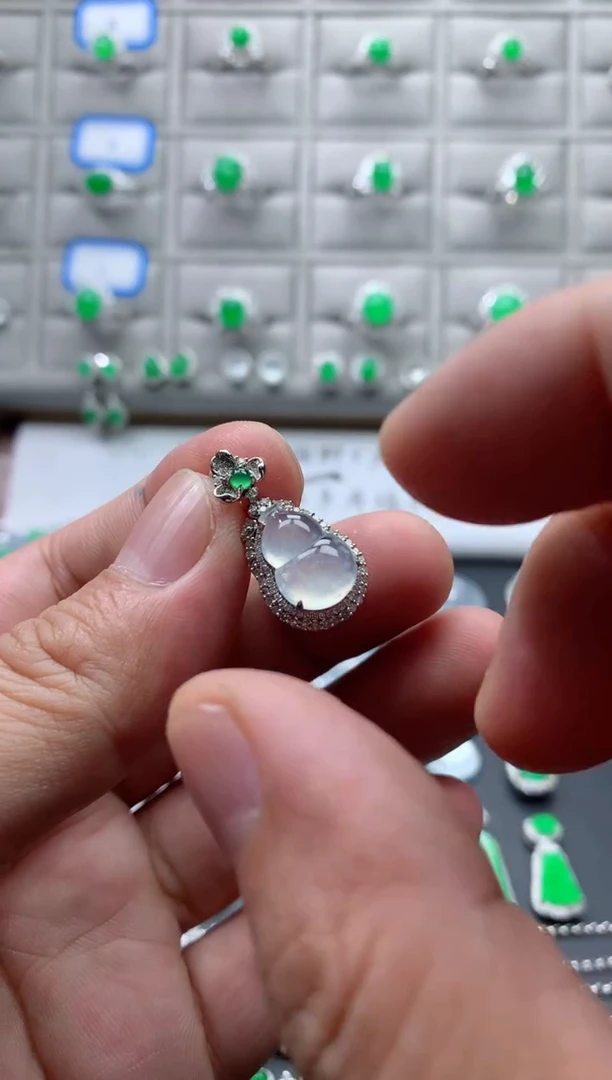 颈饰18K金镶嵌翡翠18K翡翠