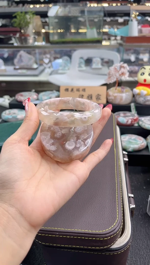未镶嵌手镯石英质玉六*六圈口（赠品镯心）