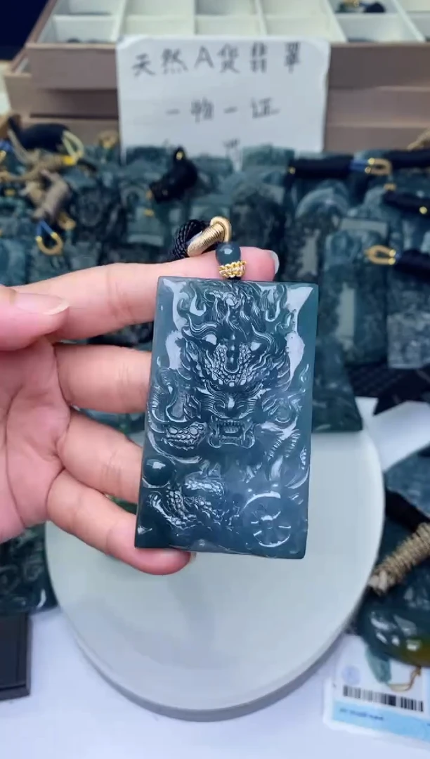 颈饰未镶嵌翡翠
