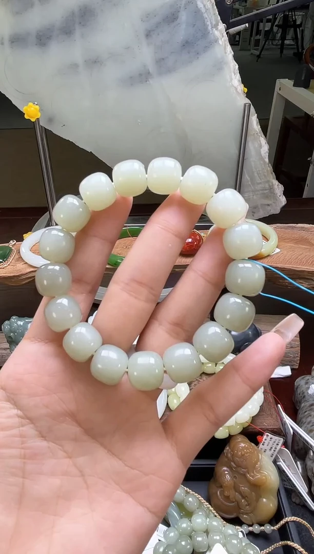 手串未镶嵌和田玉卡13且末青白老型 9007594