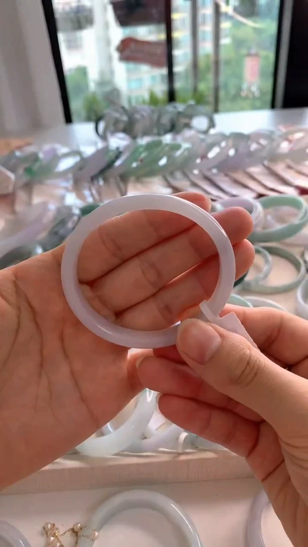 未镶嵌手镯翡翠56.8贵妃白月光