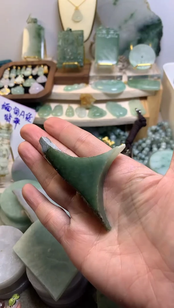 【闪购商品】翡翠挂件未镶嵌 缅甸A货翡翠，没有运费险