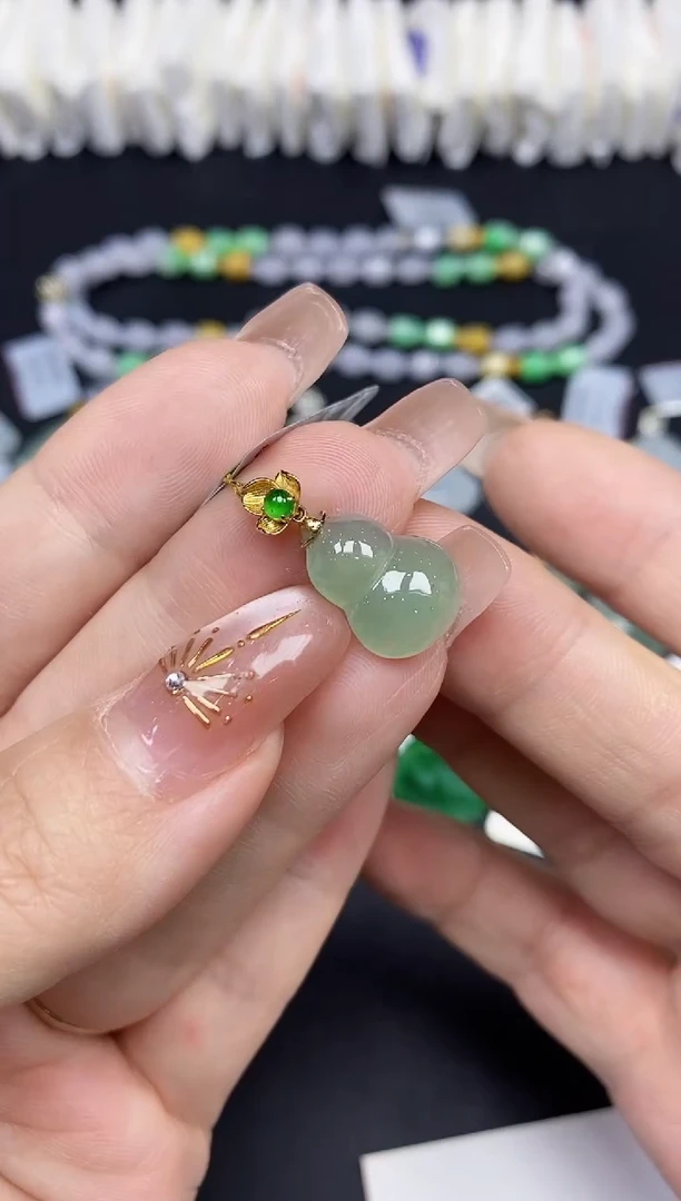 吊坠(不含链)18K金镶嵌翡翠葫芦18K金扣镶嵌@@CMT