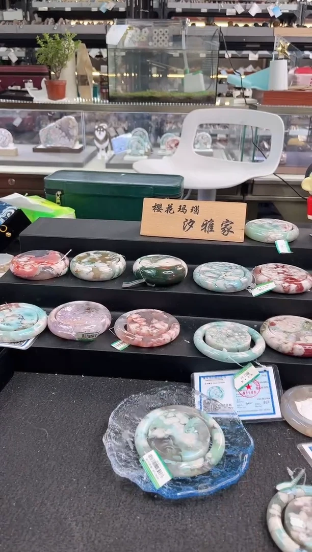 未镶嵌手镯石英质玉六*六圈口（赠品镯心）