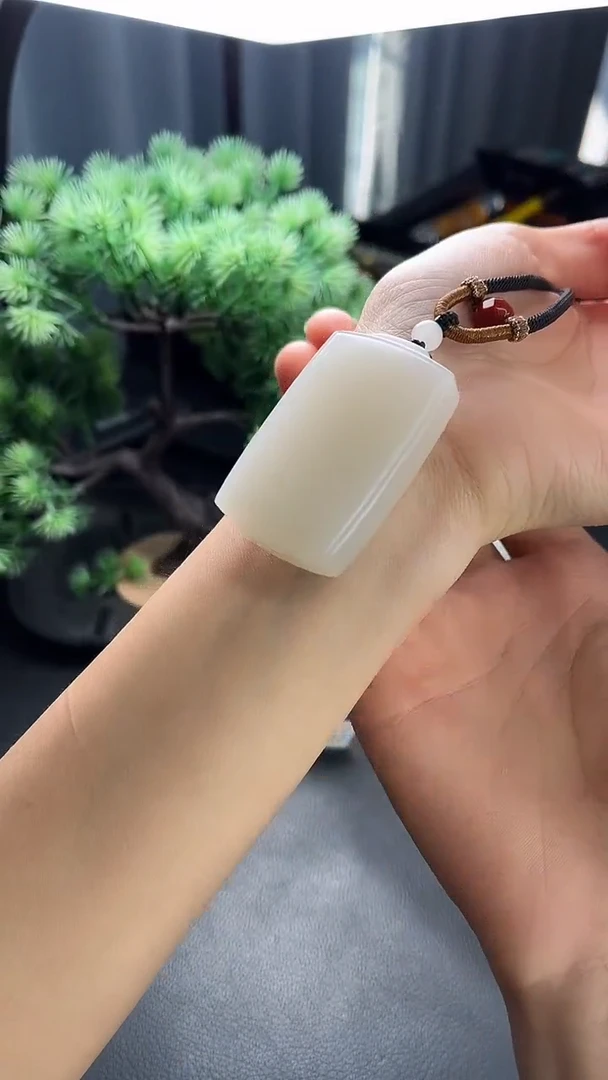 颈饰未镶嵌和田玉s***n无事牌吊坠