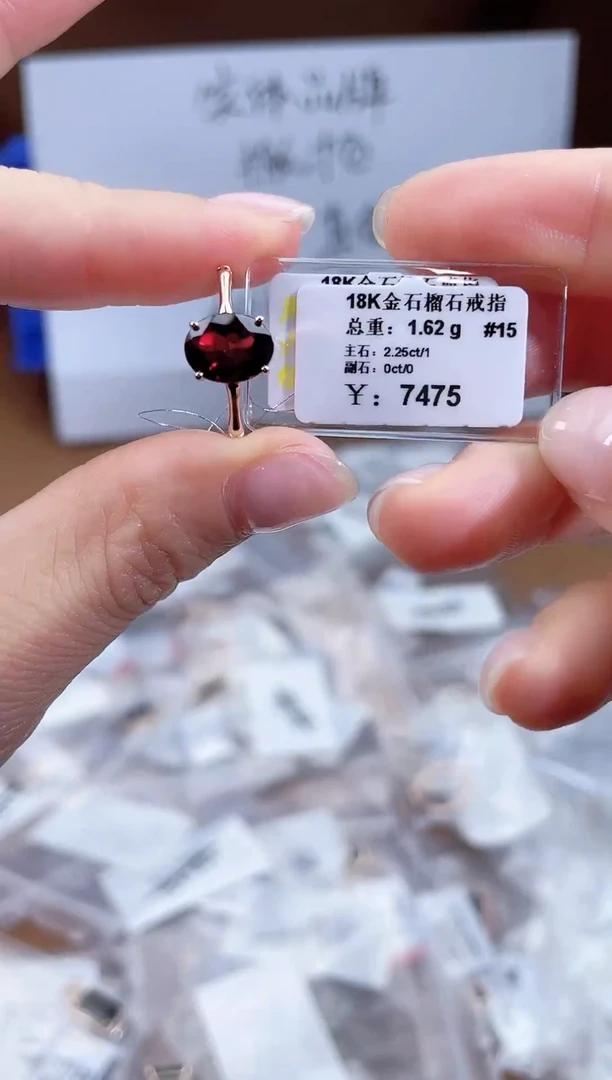 18K金镶嵌戒指石榴石-专柜-