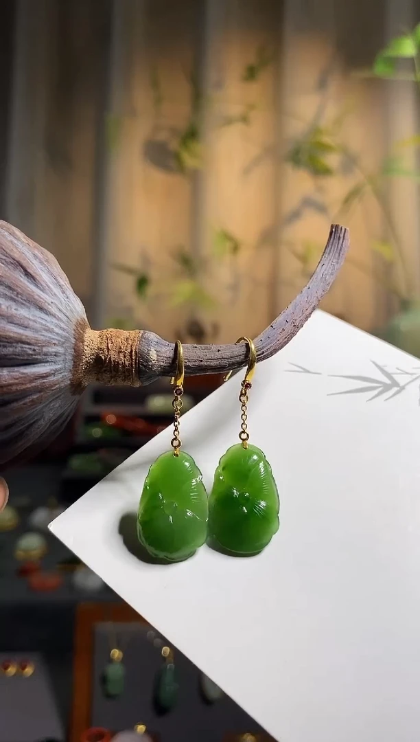 和田玉18K金镶嵌耳饰，碧玉仿生荷叶，荷荷美美