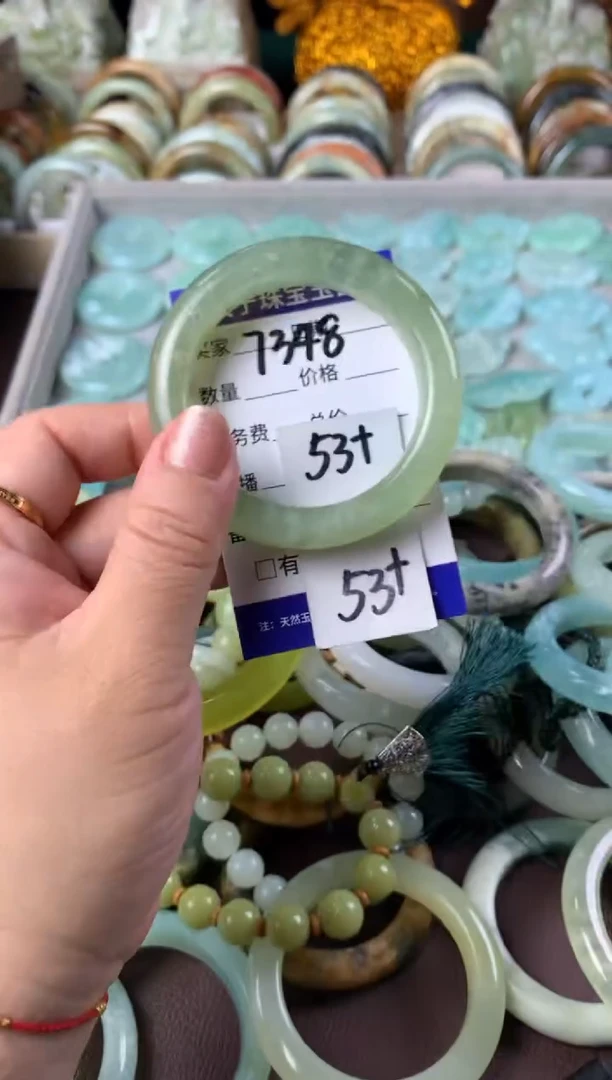 【闪购商品】蛇纹石玉手镯未镶嵌7348