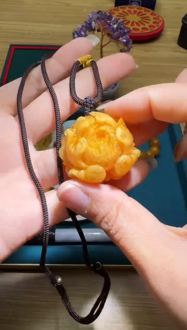 琥珀吊坠(赠链)未镶嵌多样性发一件 425