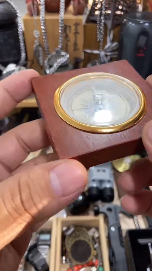 瓷片闪购商品  如图所示