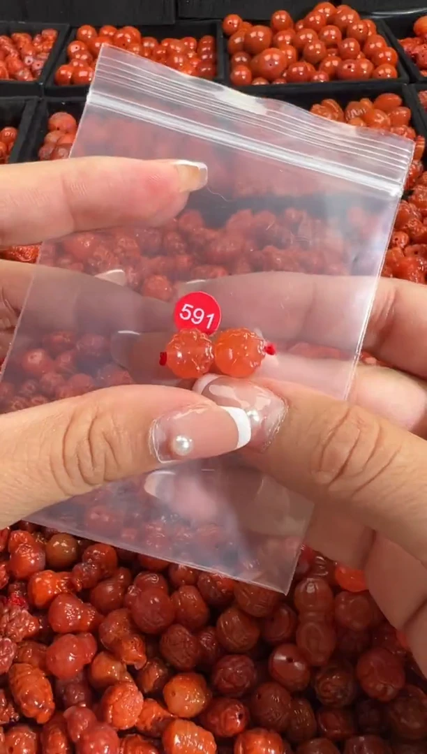 颈饰未镶嵌南红玛瑙1