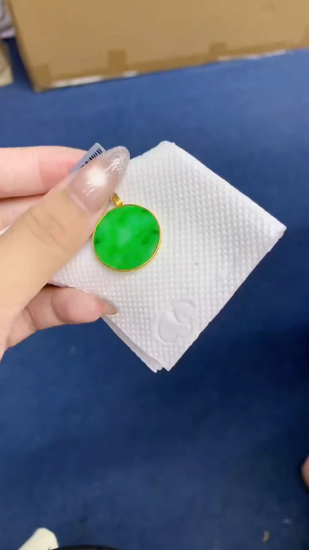 颈饰18K金镶嵌翡翠1