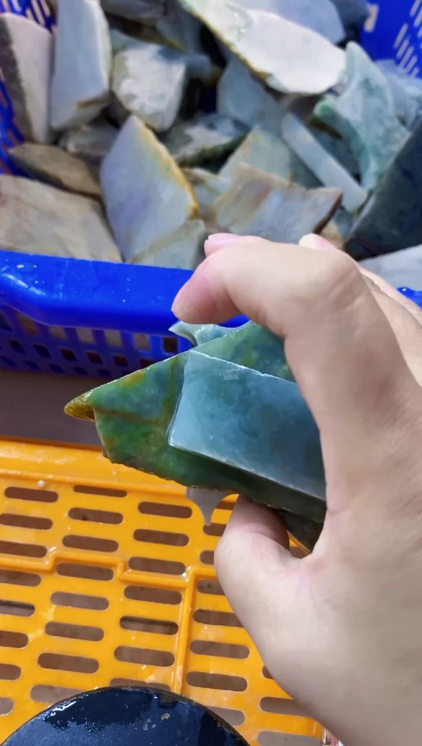 颈饰未镶嵌翡翠嘿****?天然翡翠116