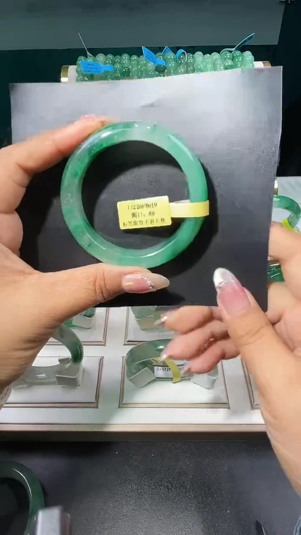 未镶嵌手镯石英质玉（非洲翠）30手镯