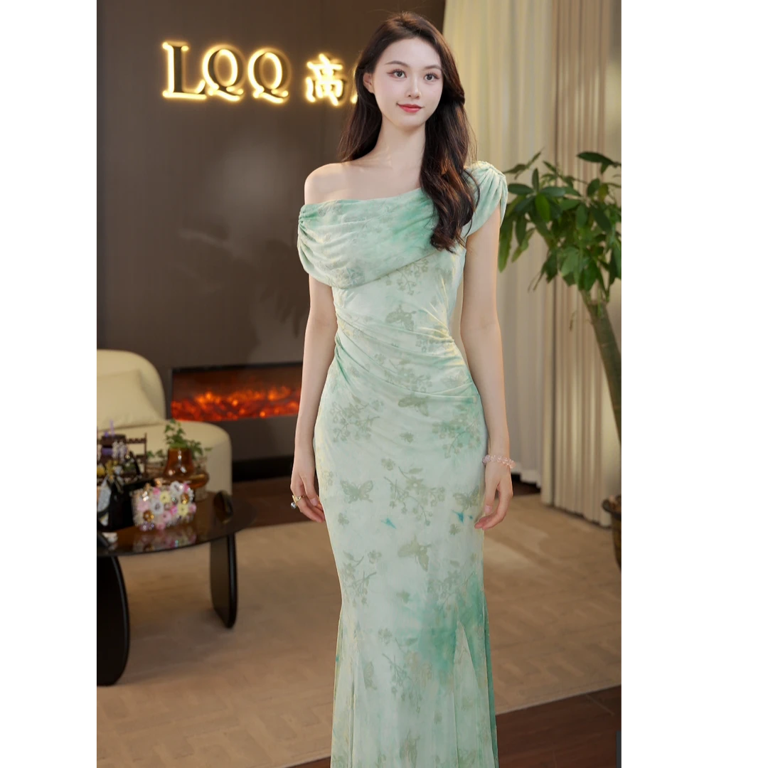 七七-【绿蝶】绿碎花气质一字肩落肩鱼尾裙设计感温柔连衣裙-LQ047