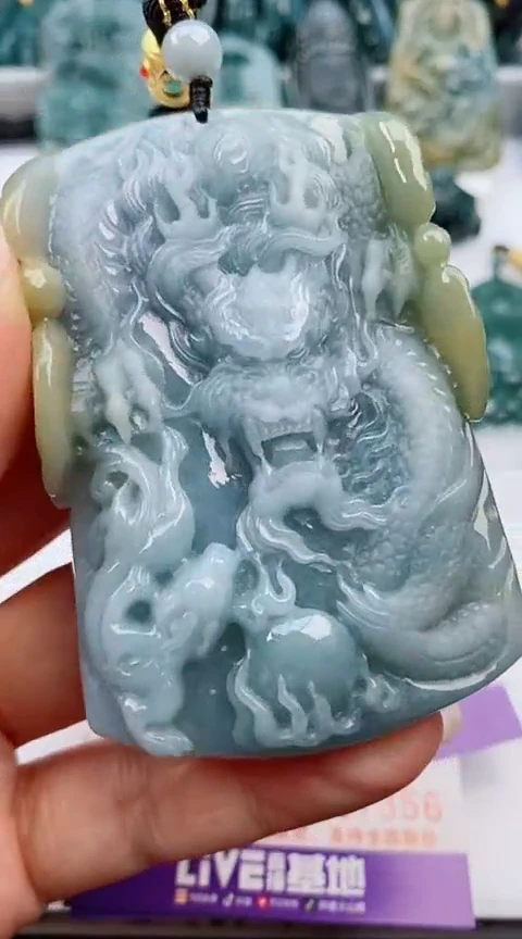 翡翠未镶嵌颈饰