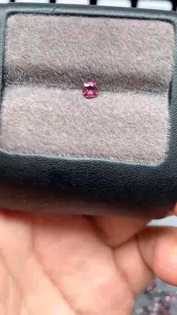 裸石未镶嵌尖晶石0.4克拉