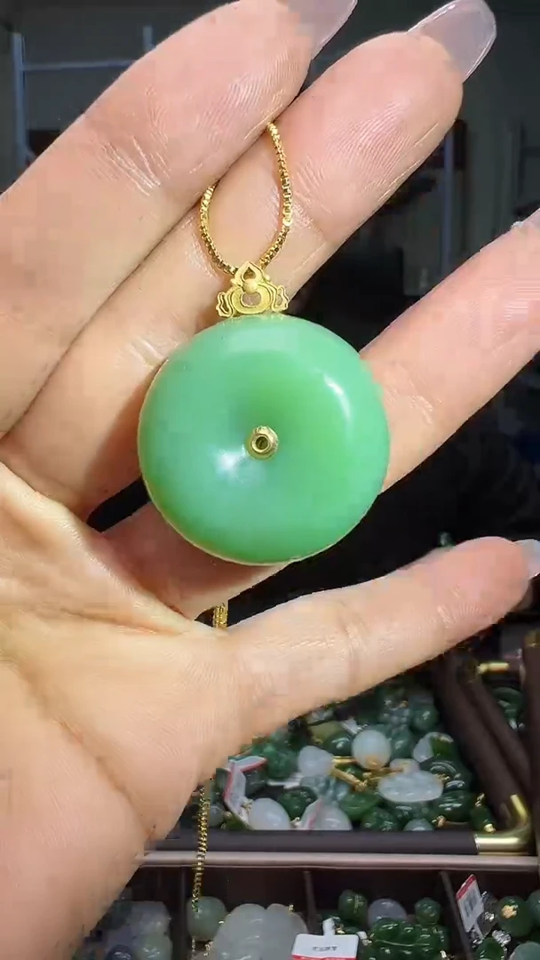 颈饰18K金镶嵌和田玉（多样性发货.发其一)12.16.48