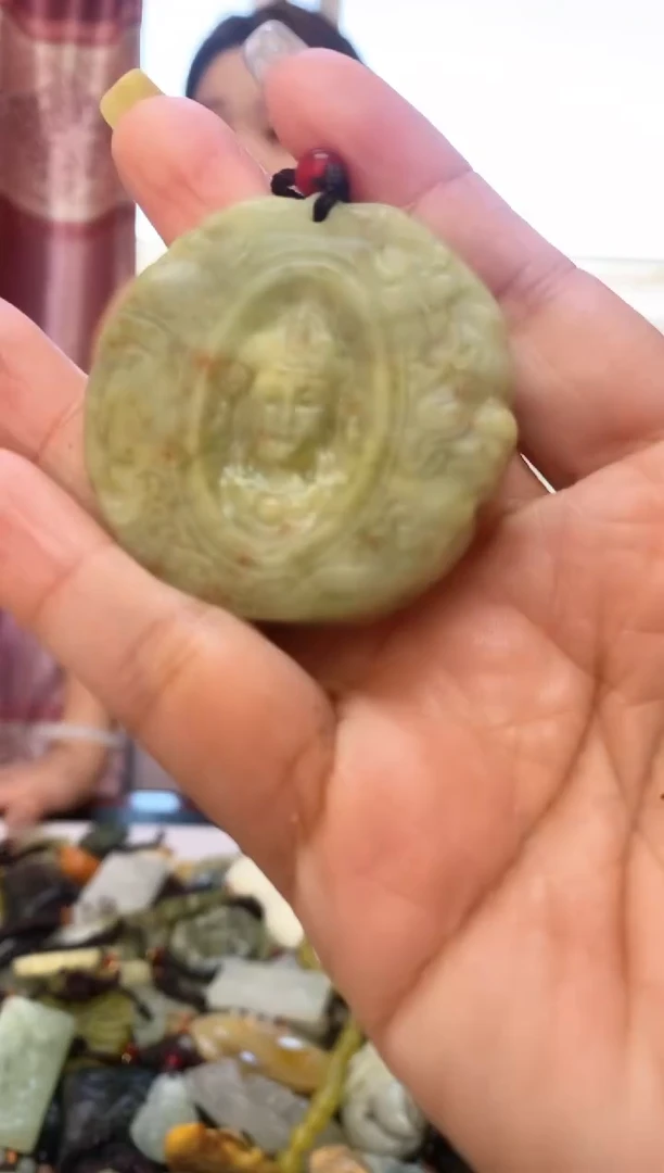 未镶嵌岫玉吊坠