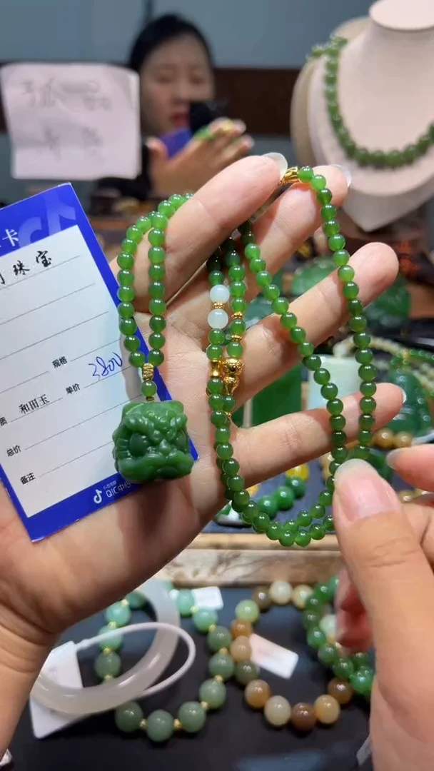 颈饰未镶嵌和田玉1