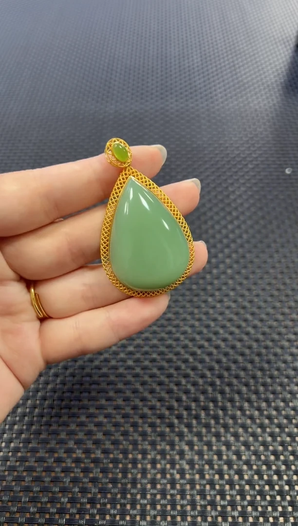 和田玉18K金镶嵌颈饰多样性发一件