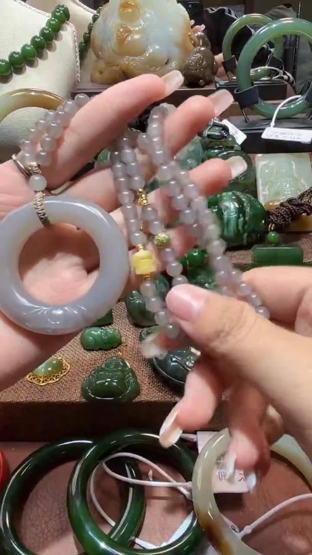 颈饰未镶嵌和田玉1
