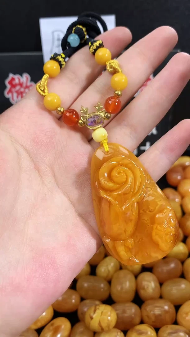 蜜蜡未镶嵌珠宝奇石70