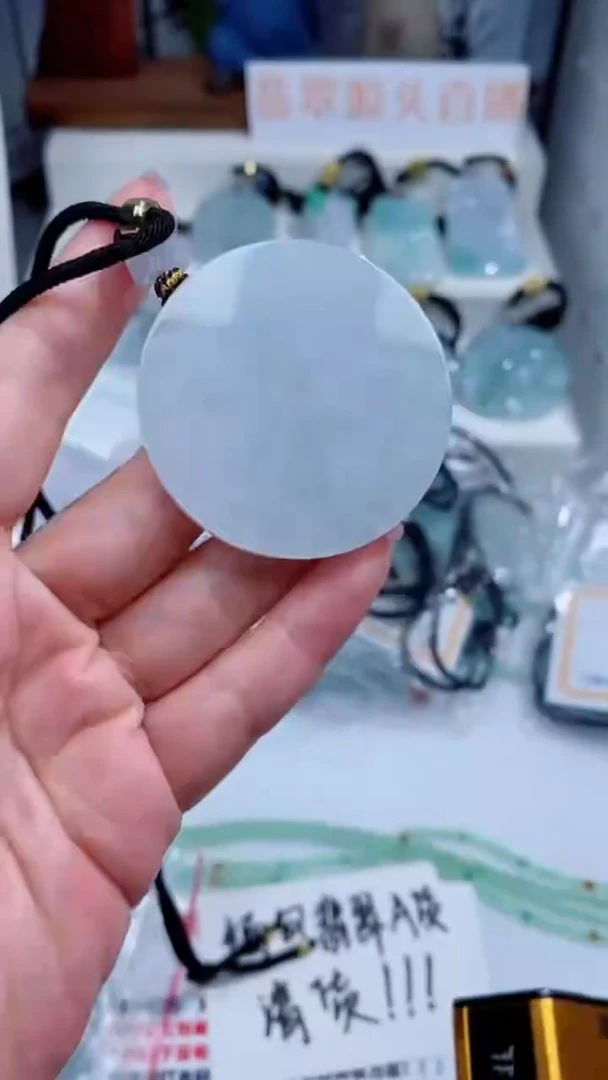 翡翠未镶嵌颈饰吊坠