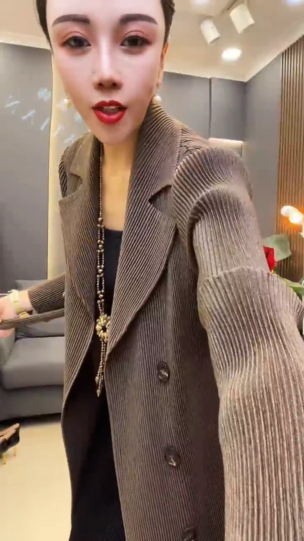 聚酯纤维（涤纶）咖色 风衣