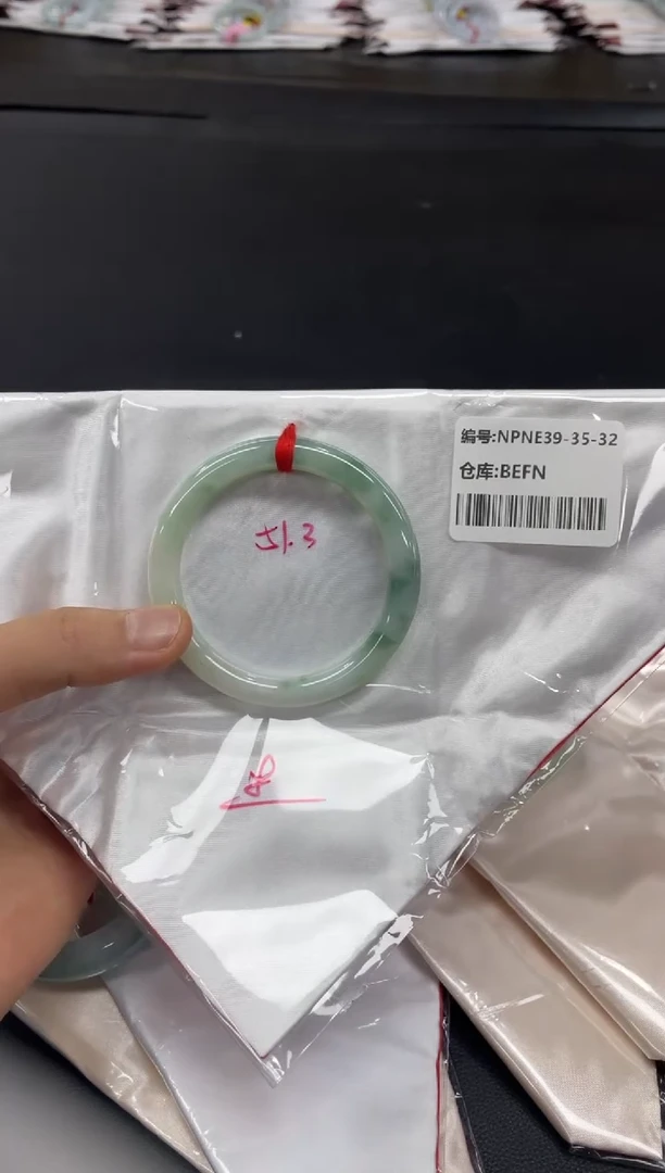 未镶嵌手镯翡翠翡翠手镯