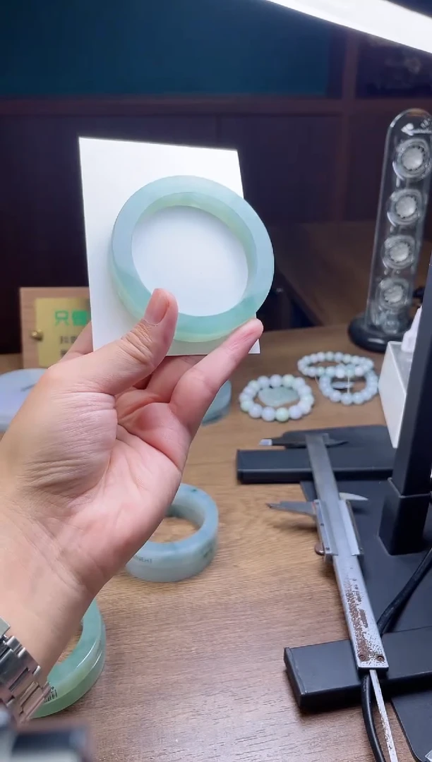 未镶嵌手镯定制翡翠活***吧定制