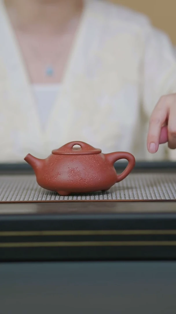 茶壶紫砂半手红降坡花鸟景舟230cc