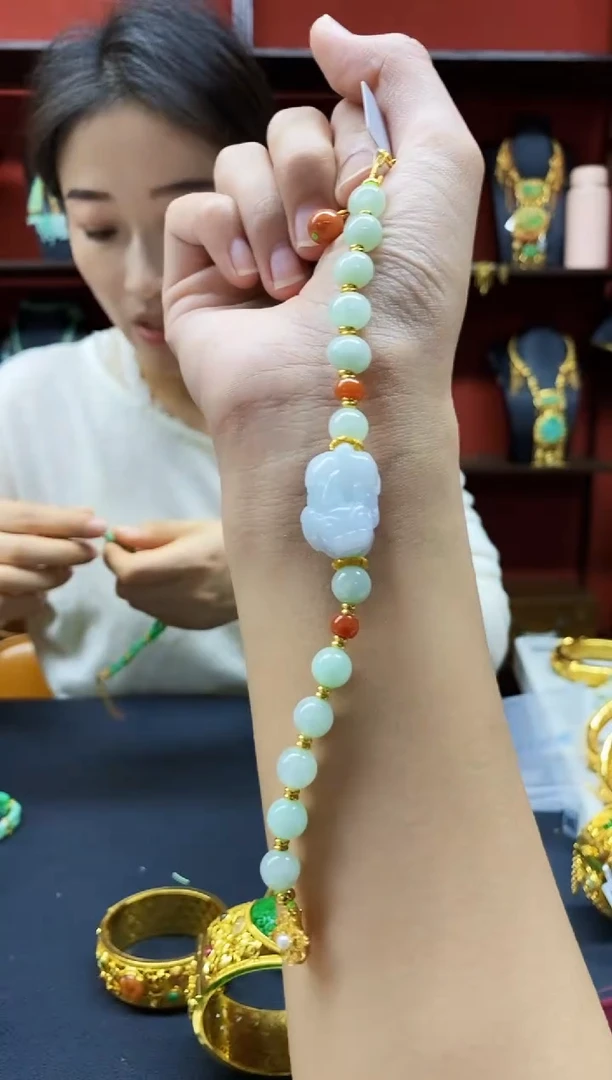 颈饰未镶嵌翡翠甜****?手串