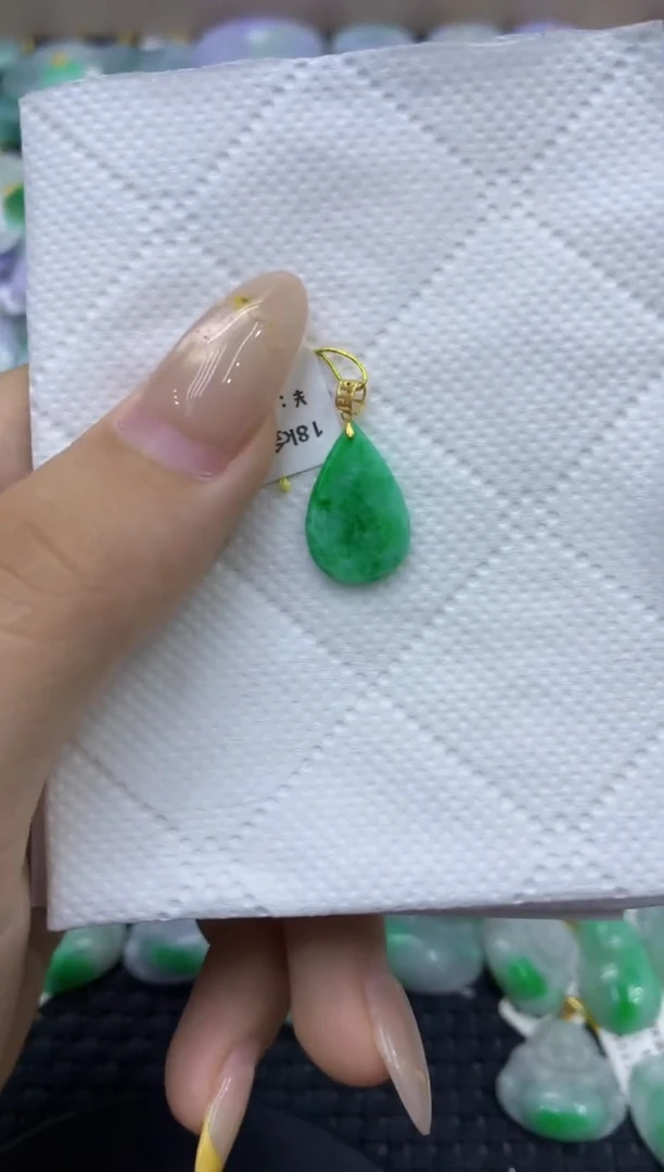 颈饰18K金镶嵌翡翠天然缅甸翡翠A货